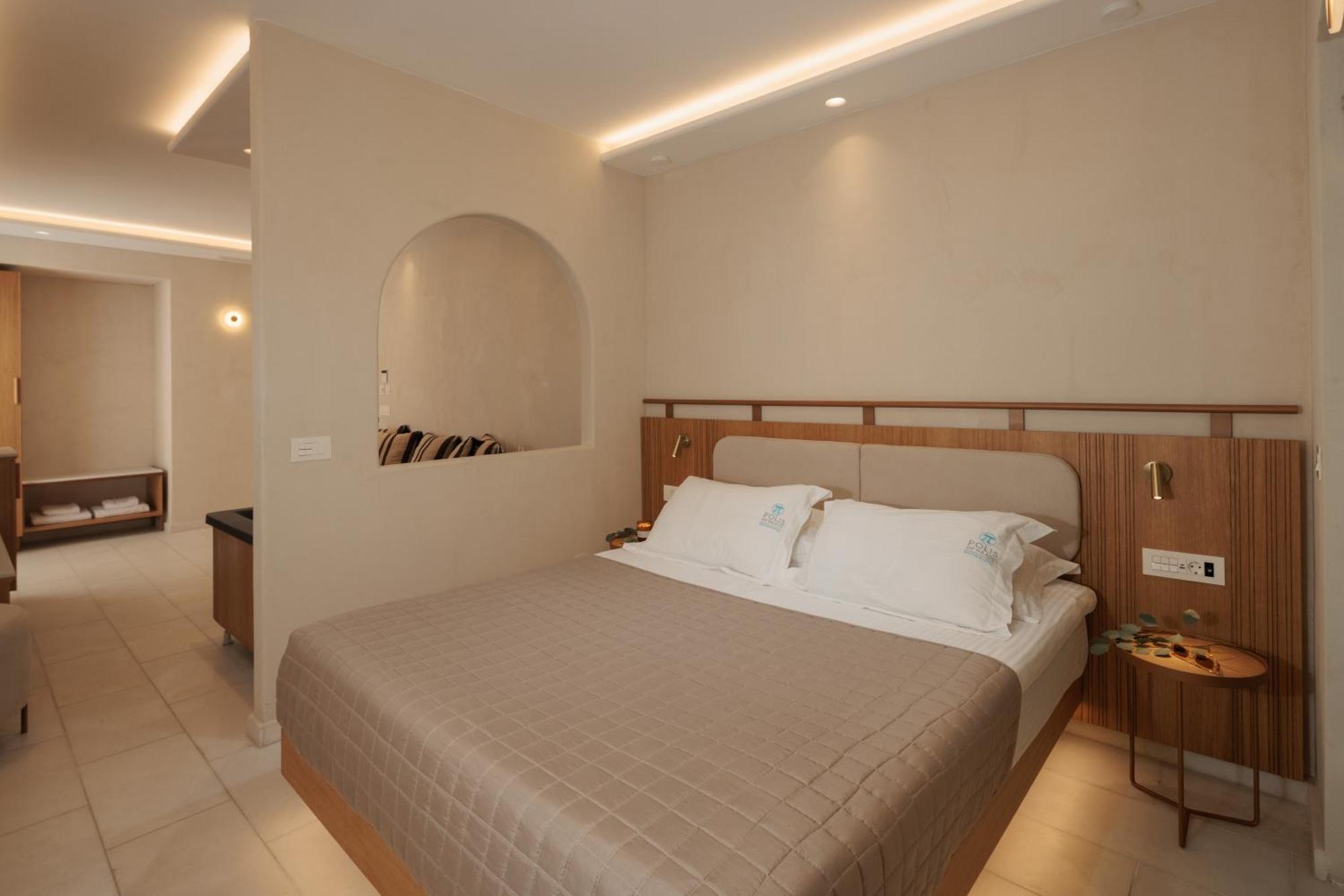 מלון Polis Of Naxos 3*
