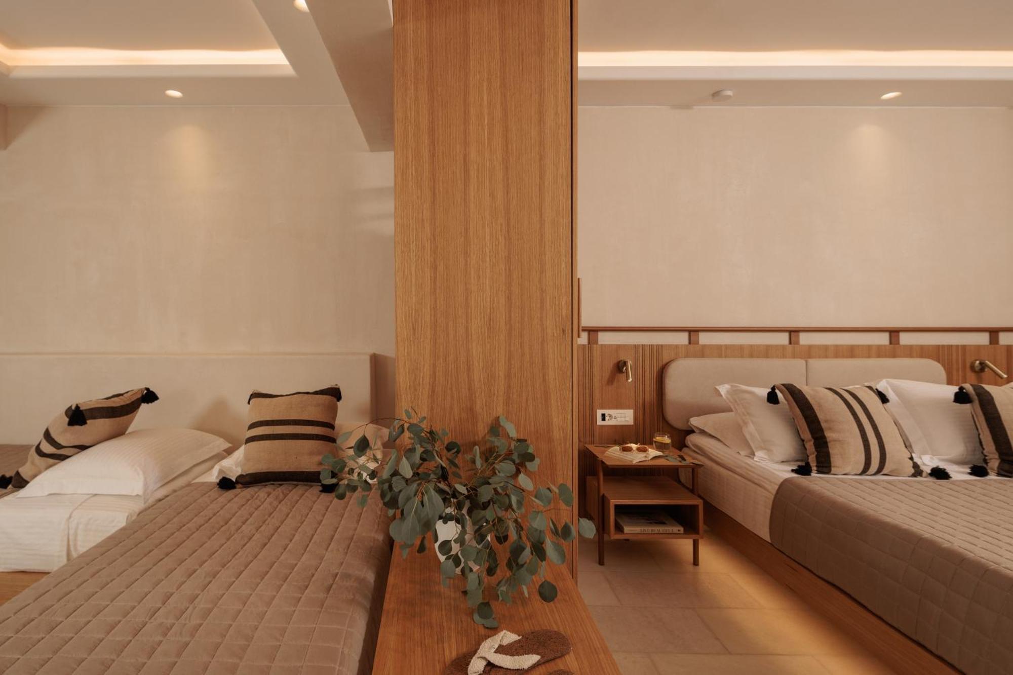 מלון Polis Of Naxos 3*